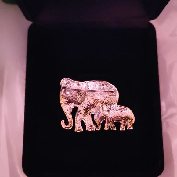 Golden mother & calf brooch whit clear Rhinestones - Picture 4 of 4